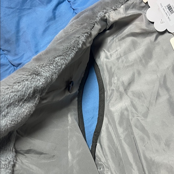 LA MIEL Soft Gray Vest with Dark Accents - Picture 5 of 5